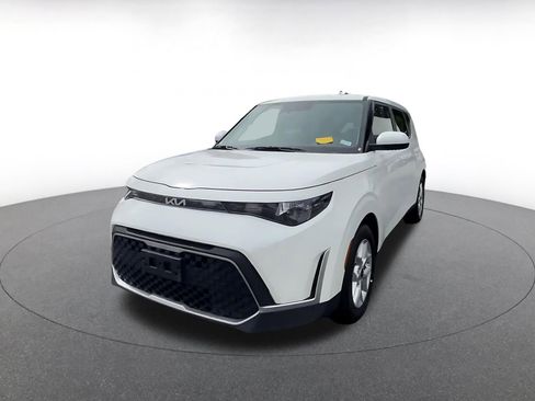 Used 2025 Kia Soul LX w/ LX Technology Package FWD image 6
