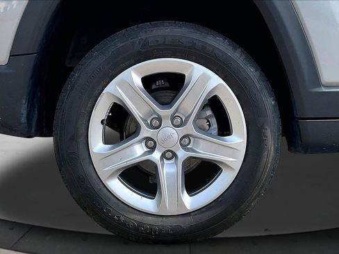 Used 2023 Jeep Compass Sport AWD/4WD image 36
