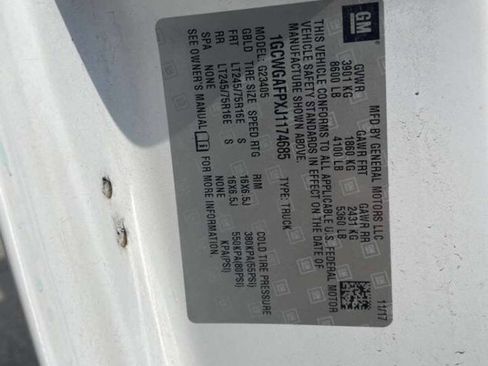 Used 2018 Chevrolet Express 2500 image 26