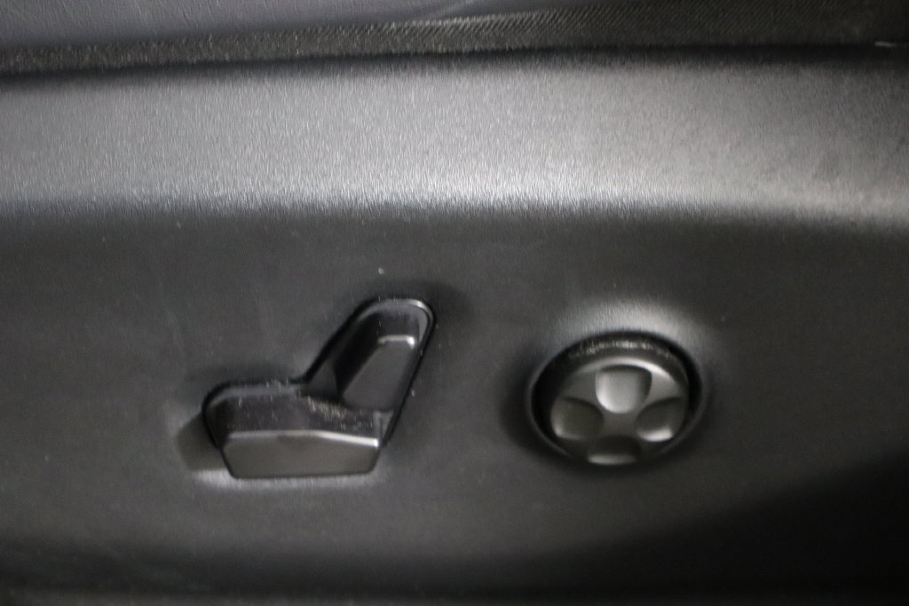 Used 2025 Chrysler Pacifica Select FWD image 24