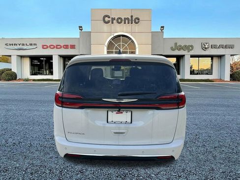 New 2026 Chrysler Pacifica Select FWD image 4