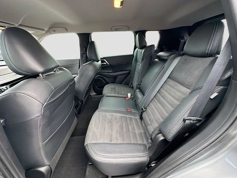 Used 2023 Mitsubishi Outlander SE FWD image 24