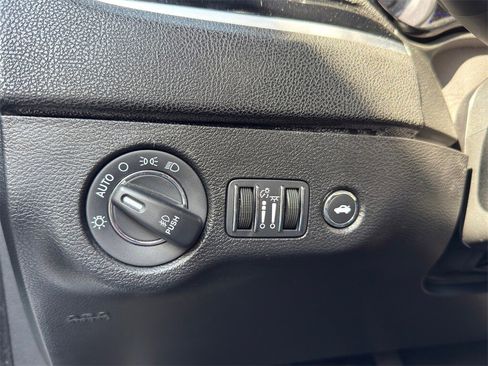 Used 2019 Chrysler 300 S image 21