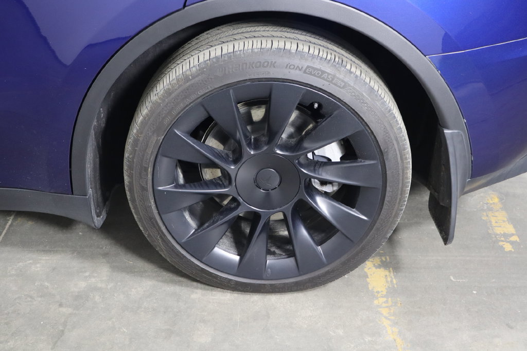 Used 2023 Tesla Model Y Long Range AWD/4WD image 46