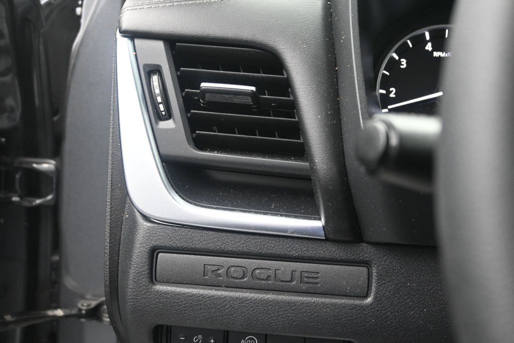 Used 2023 Nissan Rogue S AWD/4WD image 21