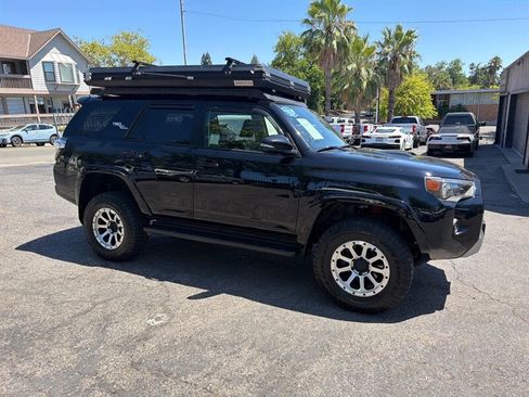 Used 2023 Toyota 4Runner TRD Off-Road Premium w/ Moonroof Package AWD/4WD image 6
