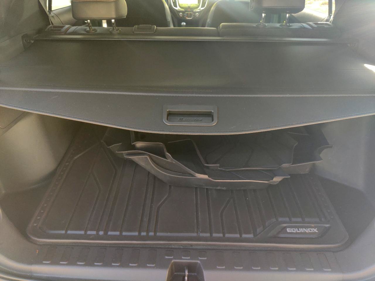 Used 2018 Chevrolet Equinox Premier w/ LPO, Floor Liner Package AWD/4WD image 15