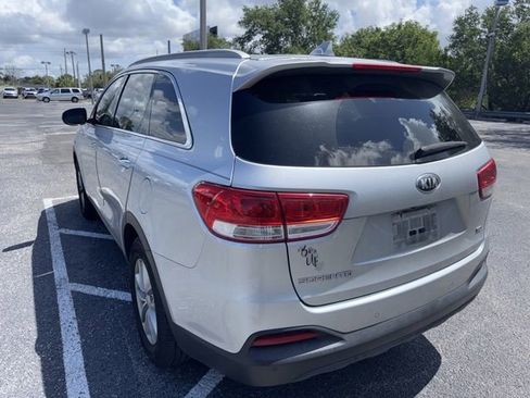 Used 2018 Kia Sorento FWD image 6