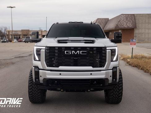 Used 2025 GMC Sierra 3500 Denali Ultimate image 4