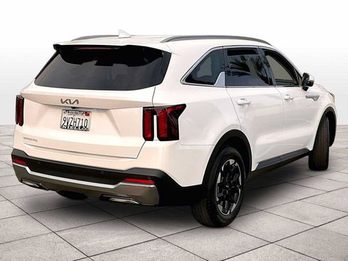 Used 2024 Kia Sorento S FWD image 14