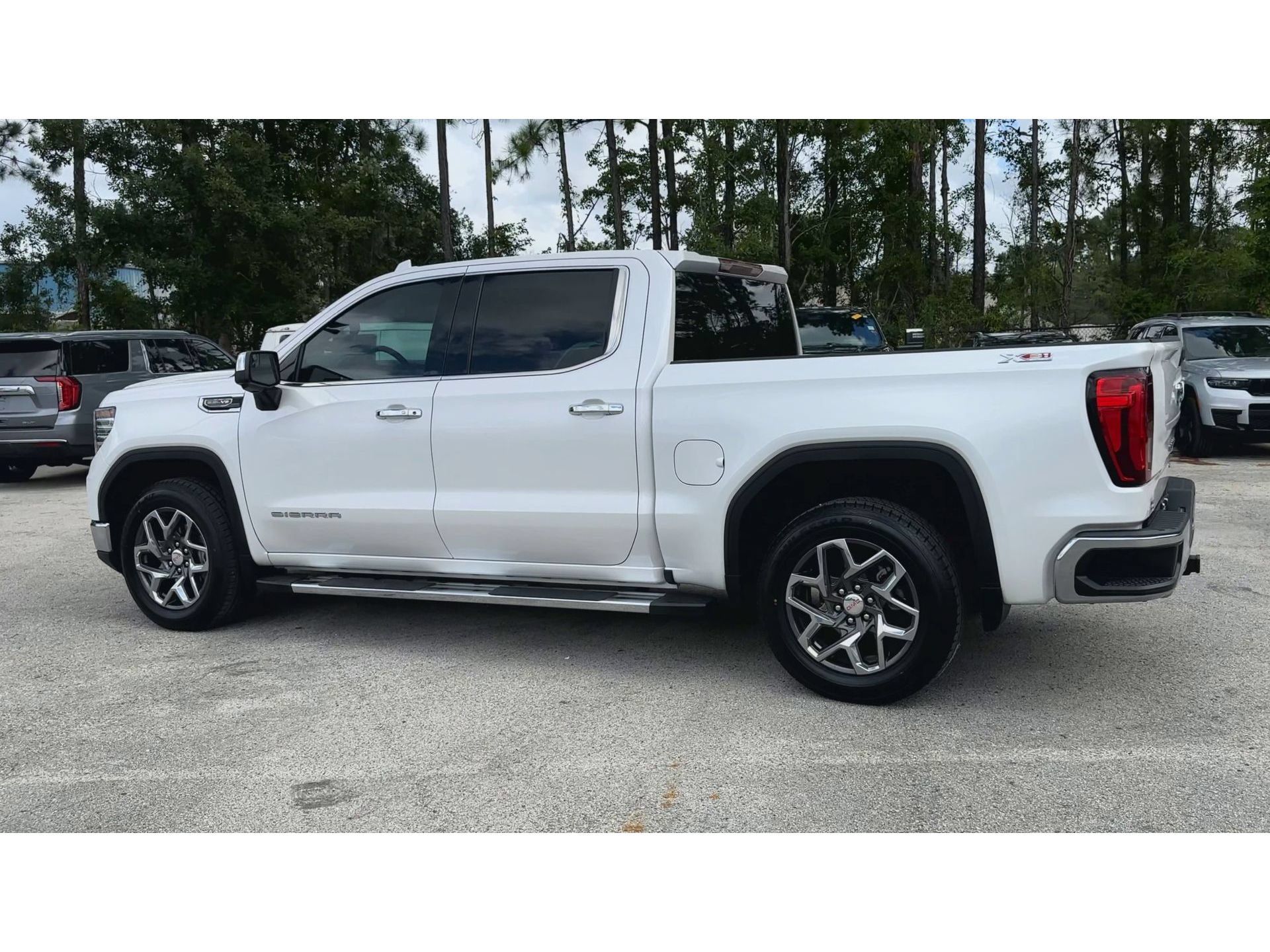 Certified 2023 GMC Sierra 1500 SLT w/ SLT Premium Package AWD/4WD image 6
