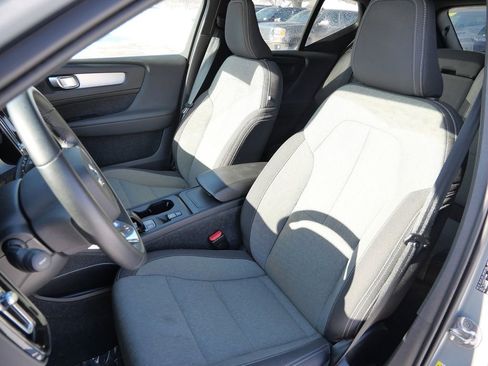 Used 2024 Volvo XC40 B5 Core image 30