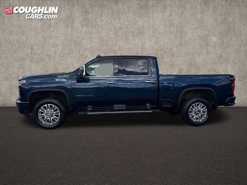 Used 2022 Chevrolet Silverado 2500 High Country w/ Safety Package II AWD/4WD image 4