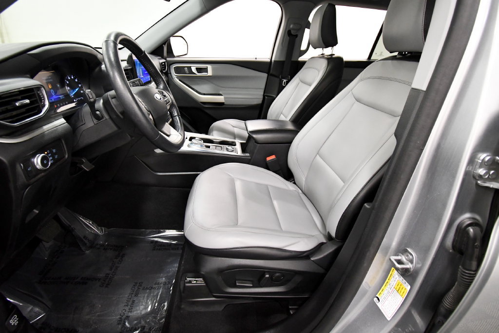 Used 2021 Ford Explorer XLT w/ Equipment Group 202A AWD/4WD image 14