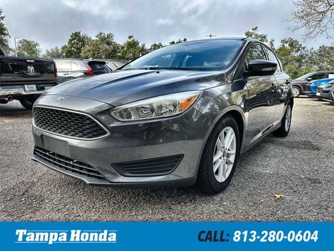 Used 2016 Ford Focus SE image 1