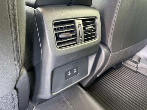 Used 2024 Nissan Rogue SV FWD image 11