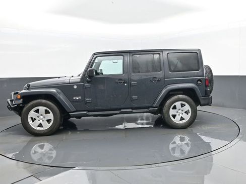Used 2016 Jeep Wrangler Unlimited Sahara w/ Dual Top Group AWD/4WD image 5