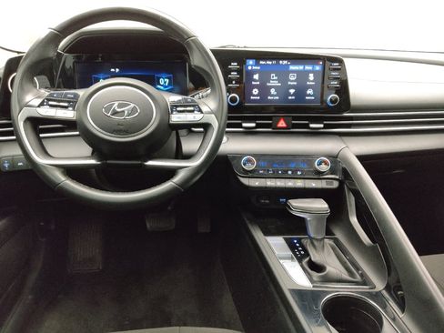 Used 2021 Hyundai Elantra SEL w/ Convenience + Premium Package FWD image 22