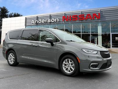 Used 2023 Chrysler Pacifica Touring-L