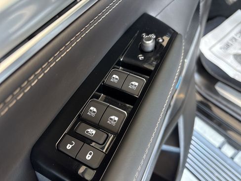 New 2026 Jeep Grand Wagoneer Summit image 13