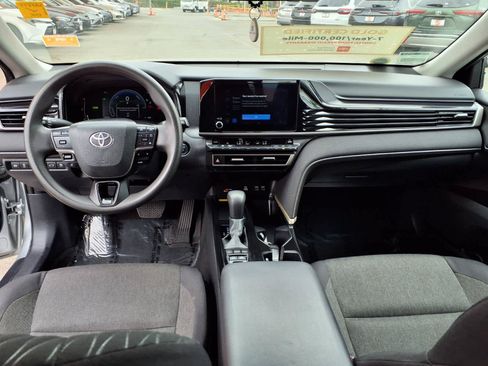 Used 2025 Toyota Camry LE FWD image 13