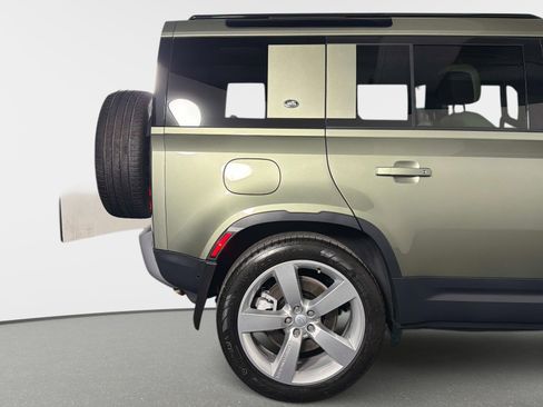 Used 2024 Land Rover Defender 110 S image 18