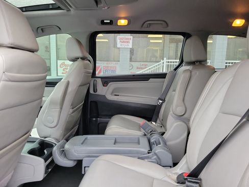 Used 2018 Honda Odyssey Touring image 11