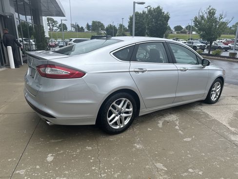 Used 2013 Ford Fusion SE FWD image 6