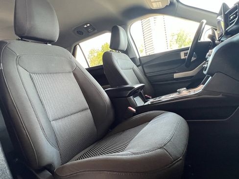 Used 2022 Ford Explorer XLT image 16