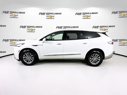 Used 2023 Buick Enclave Essence AWD/4WD image 4