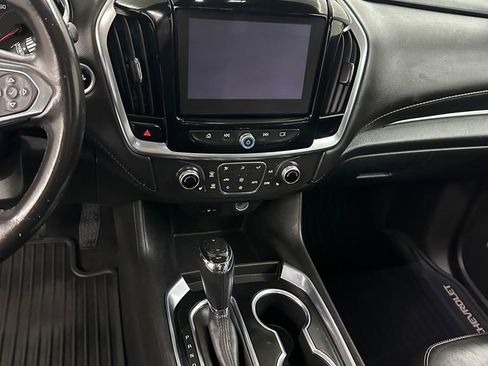 Used 2019 Chevrolet Traverse RS image 17