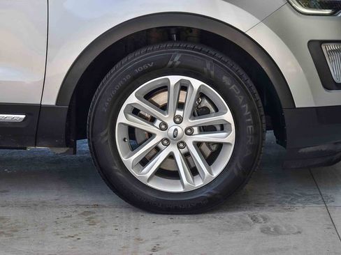 Used 2017 Ford Explorer XLT FWD image 10