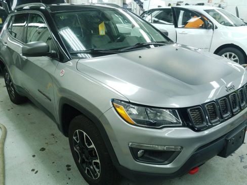 Used 2020 Jeep Compass Trailhawk AWD/4WD image 3