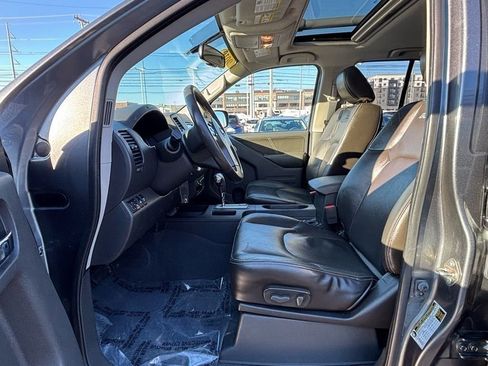 Used 2019 Nissan Frontier PRO-4X w/ Pro-4x Luxury Package image 10