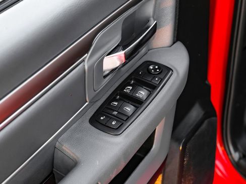 Used 2016 RAM 3500 SLT w/ Cold Weather Group image 39