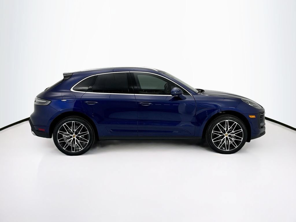 Used 2026 Porsche Macan AWD/4WD image 8
