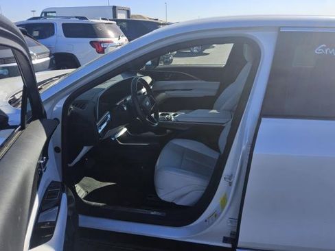 Used 2024 Cadillac Lyriq Luxury RWD image 16