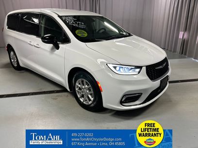 Used 2024 Chrysler Pacifica Touring-L