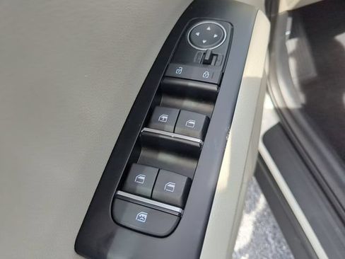Used 2025 Kia Soul LX FWD image 19