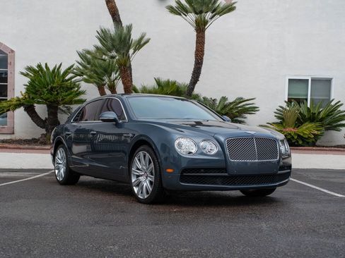 Used 2018 Bentley Flying Spur V8 image 12