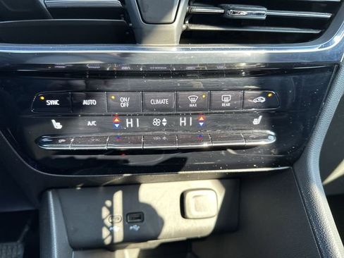 Used 2024 Buick Encore GX Avenir w/ Avenir Convenience Package image 19