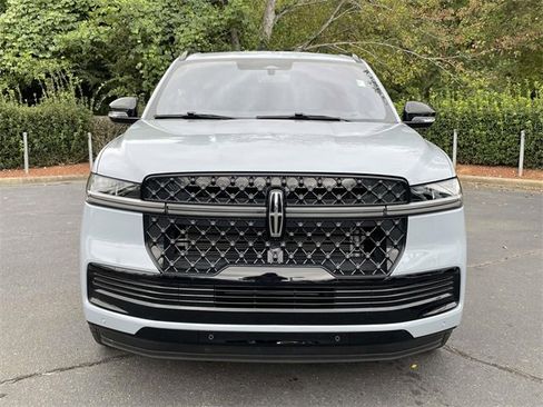 Used 2025 Lincoln Navigator Reserve w/ Jet Appearance Package image 2