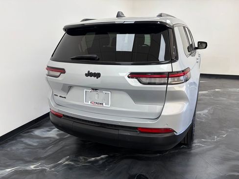 Used 2022 Jeep Grand Cherokee L Laredo AWD/4WD image 7