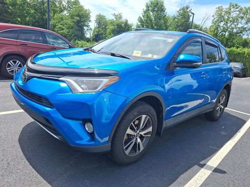Used 2018 Toyota RAV4 XLE w/ Plus Extra Value Package AWD/4WD image 2