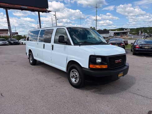 Used 2017 GMC Savana 3500 LS RWD image 4