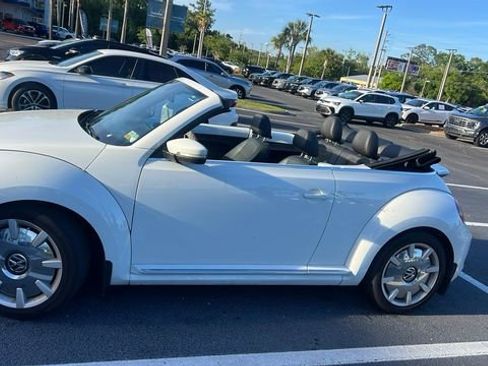 Used 2018 Volkswagen Beetle 2.0T SE w/ SE Premium Package image 4
