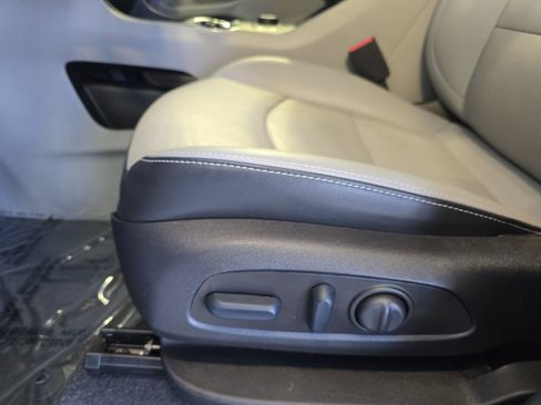Used 2023 GMC Terrain SLT w/ Infotainment Package II FWD image 31