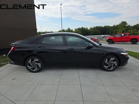 Certified 2025 Hyundai Elantra Sport FWD image 6