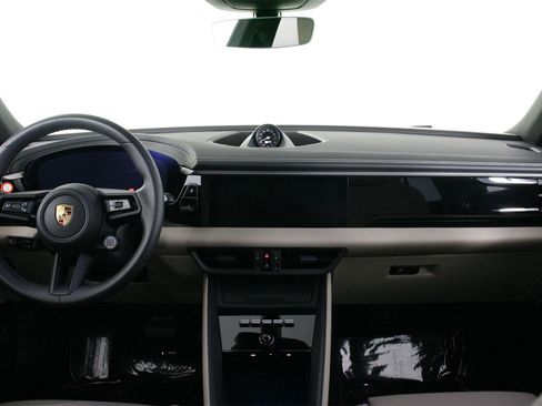 Used 2025 Porsche Macan 4 Electric image 11