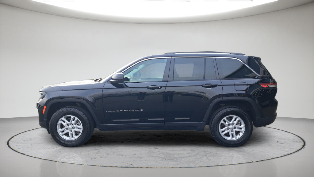 Used 2023 Jeep Grand Cherokee Laredo AWD/4WD image 8